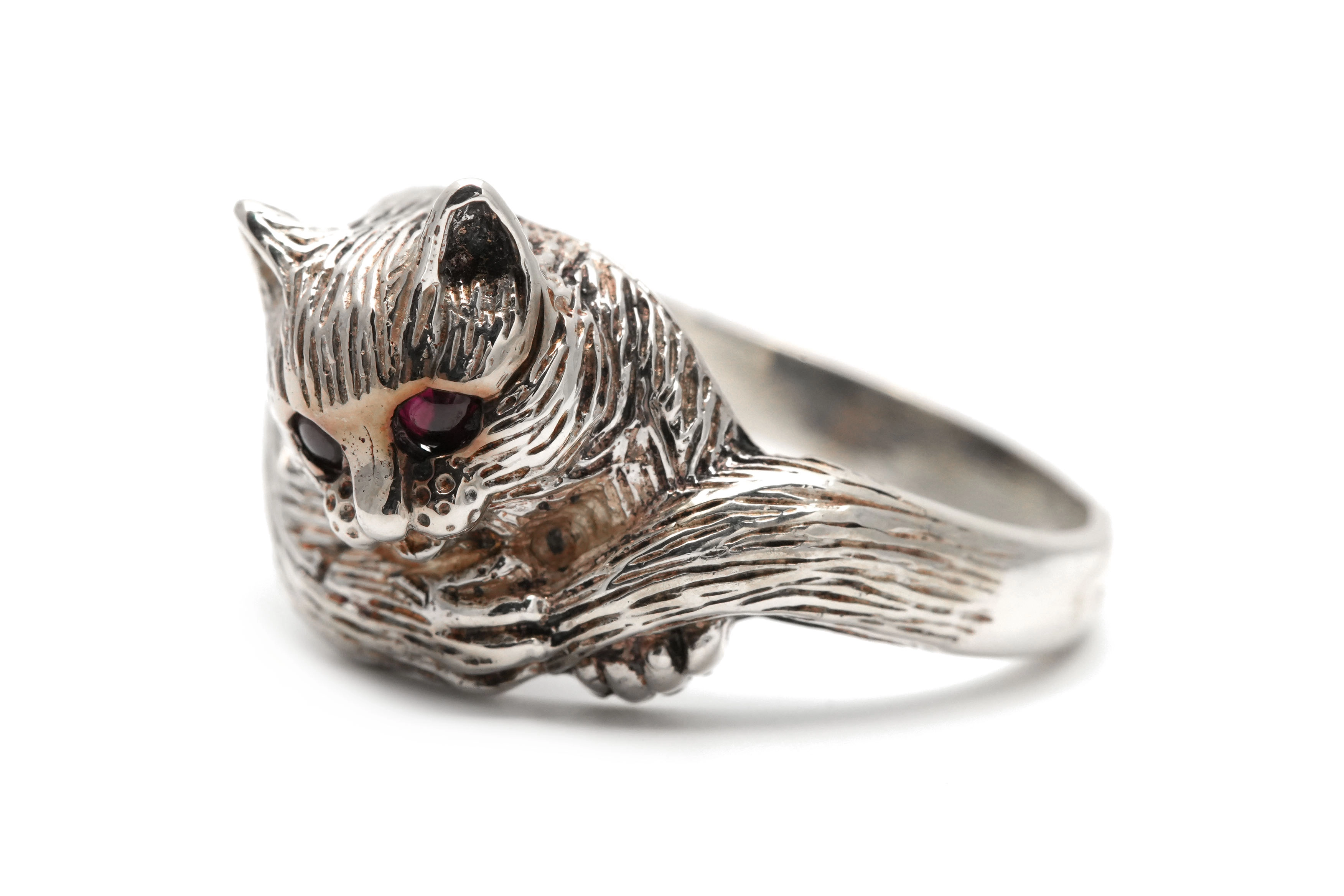Bague chat contemporaine en argent 925 sertie de grenats