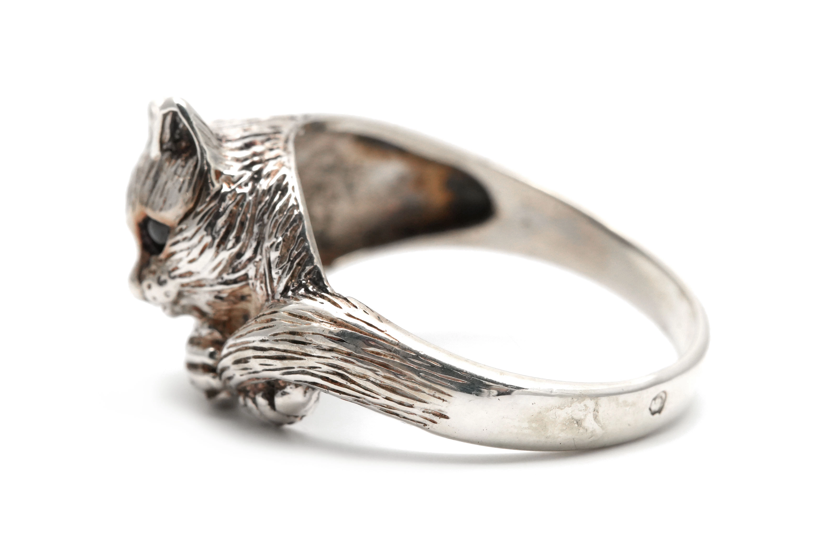 Bague chat contemporaine en argent 925 sertie de grenats