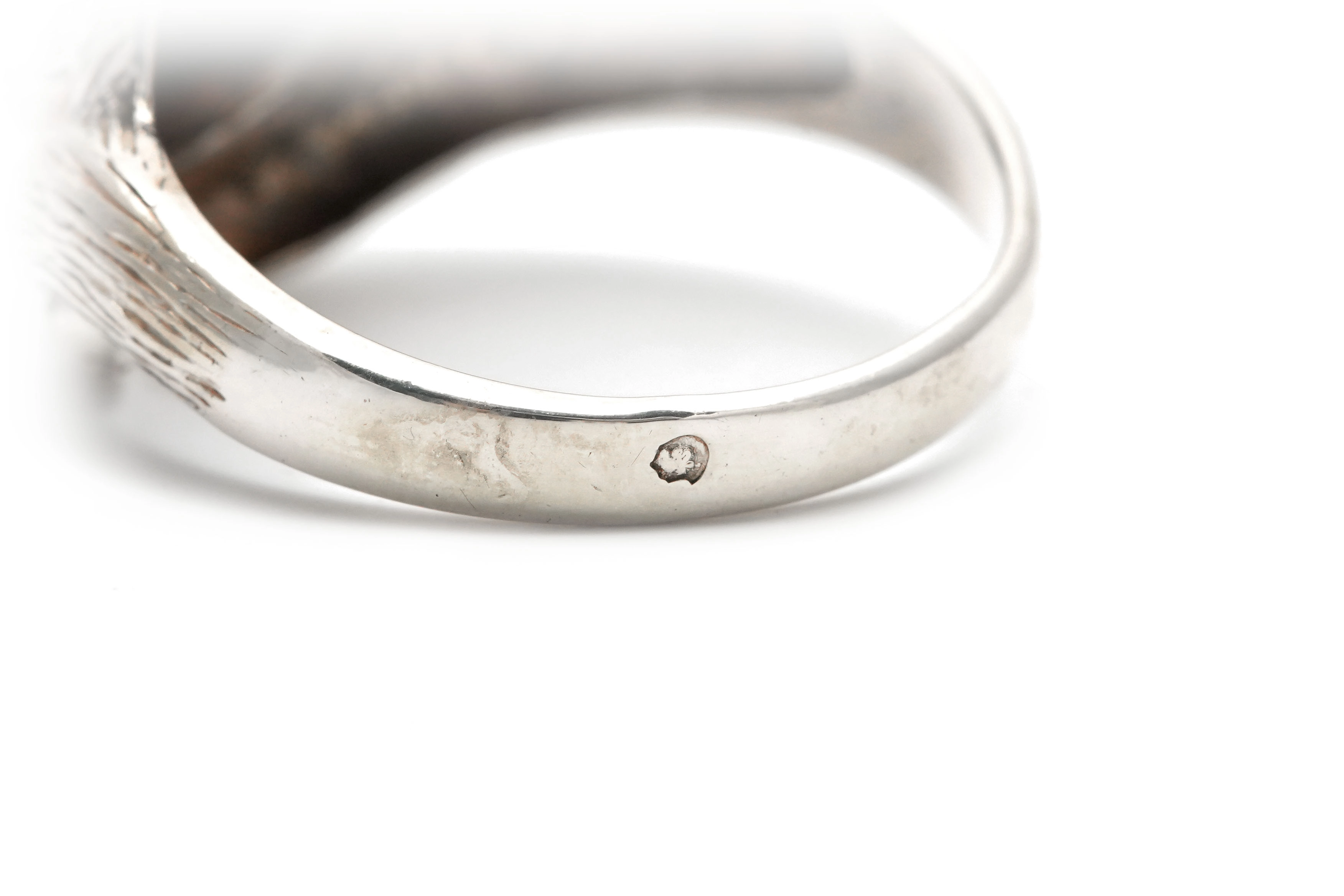 Bague chat contemporaine en argent 925 sertie de grenats