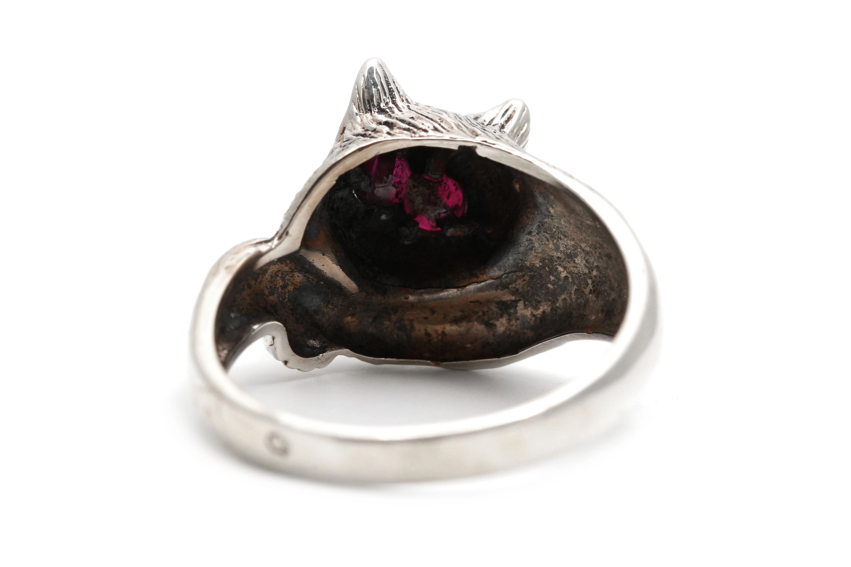 Bague chat contemporaine en argent 925 sertie de grenats