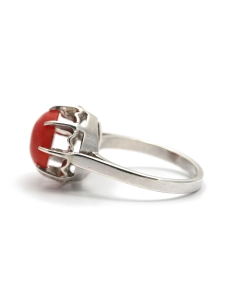 Bague Art Déco en argent sertie d'un corail