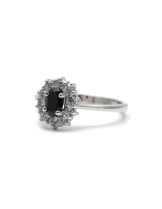 Bague contemporaine en argent 925 sertie d'un saphir et de zirconiums