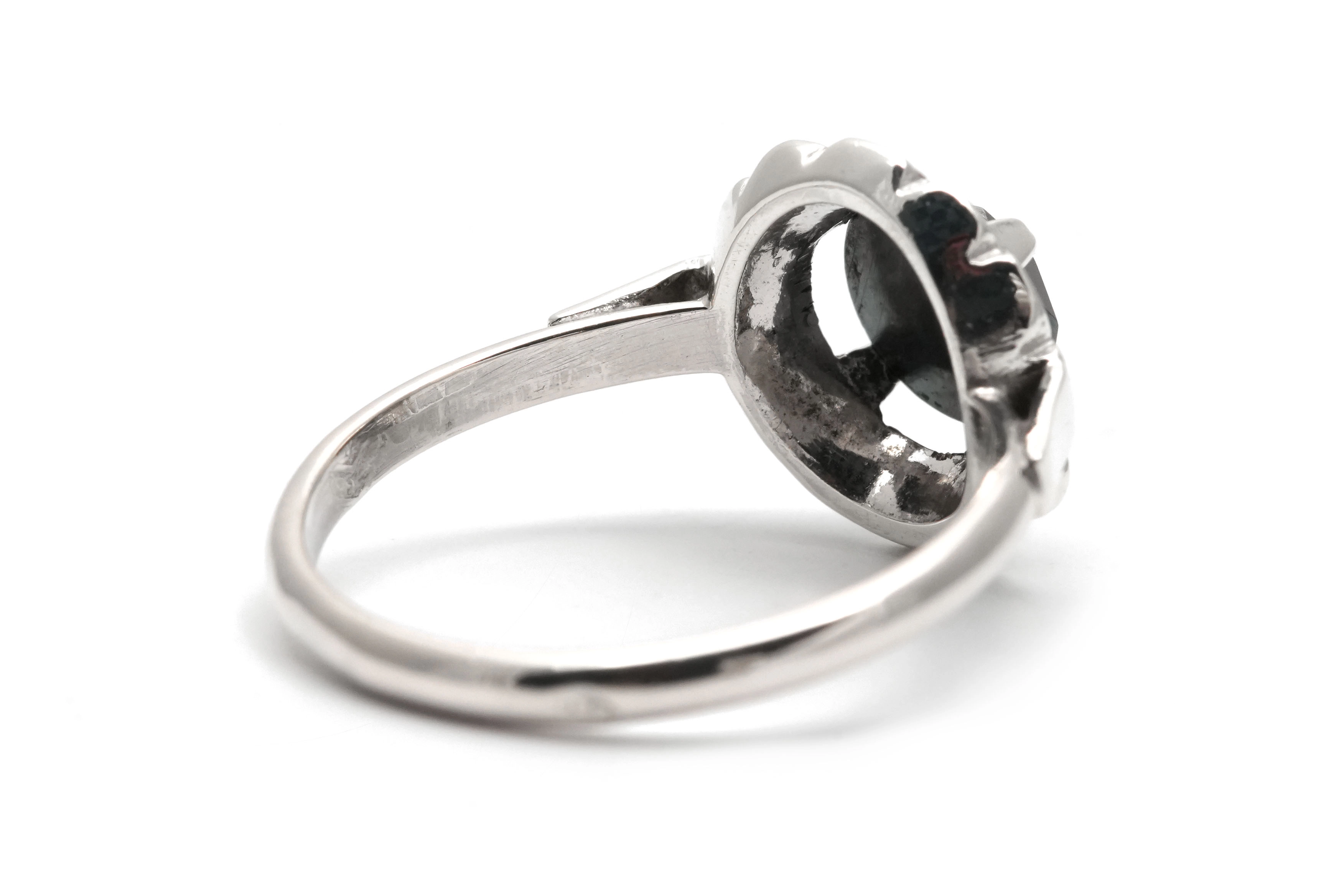 Bague Art Déco en argent 800 sertie d'une hématite et de marcassites