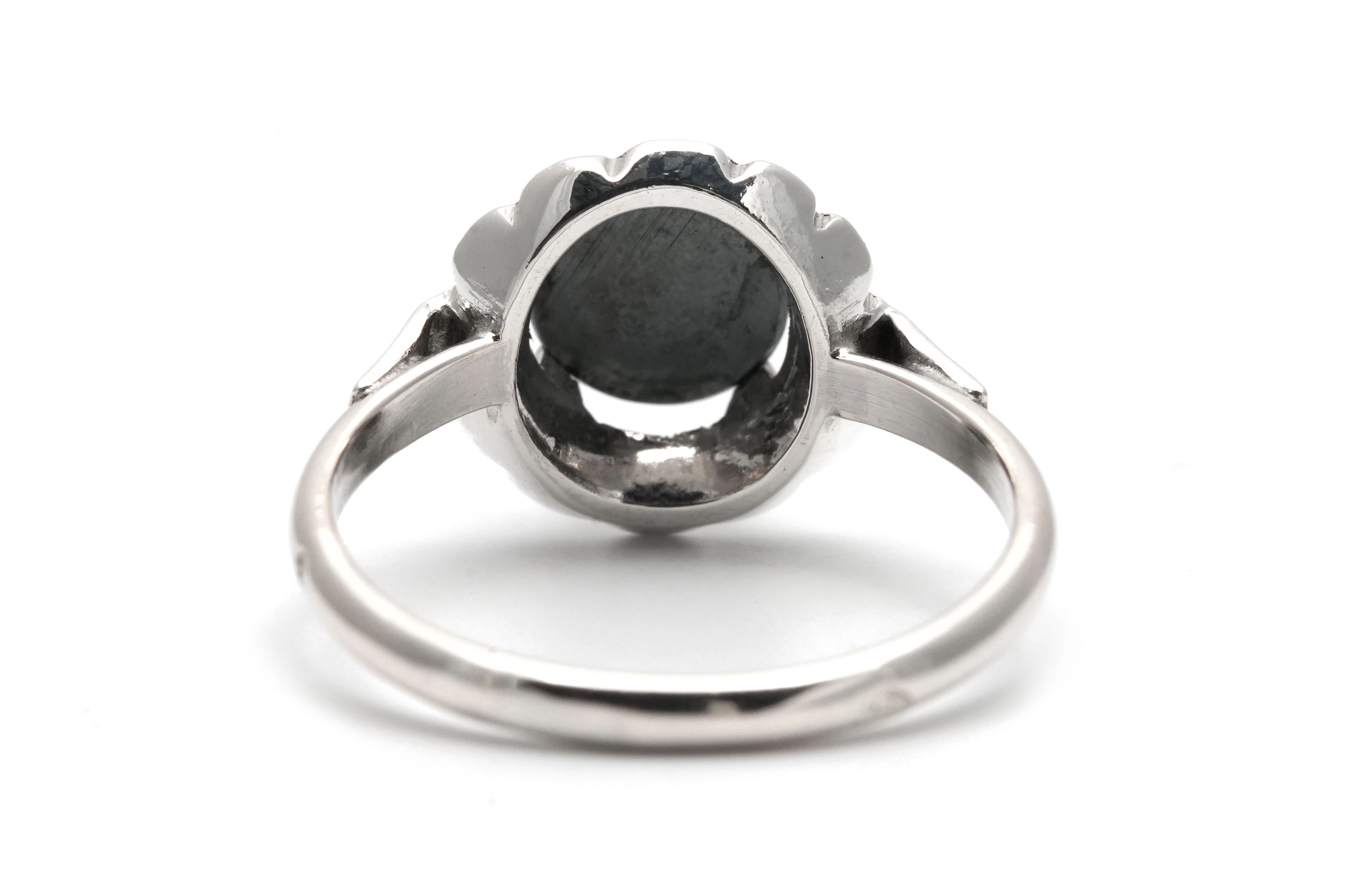 Bague Art Déco en argent 800 sertie d'une hématite et de marcassites