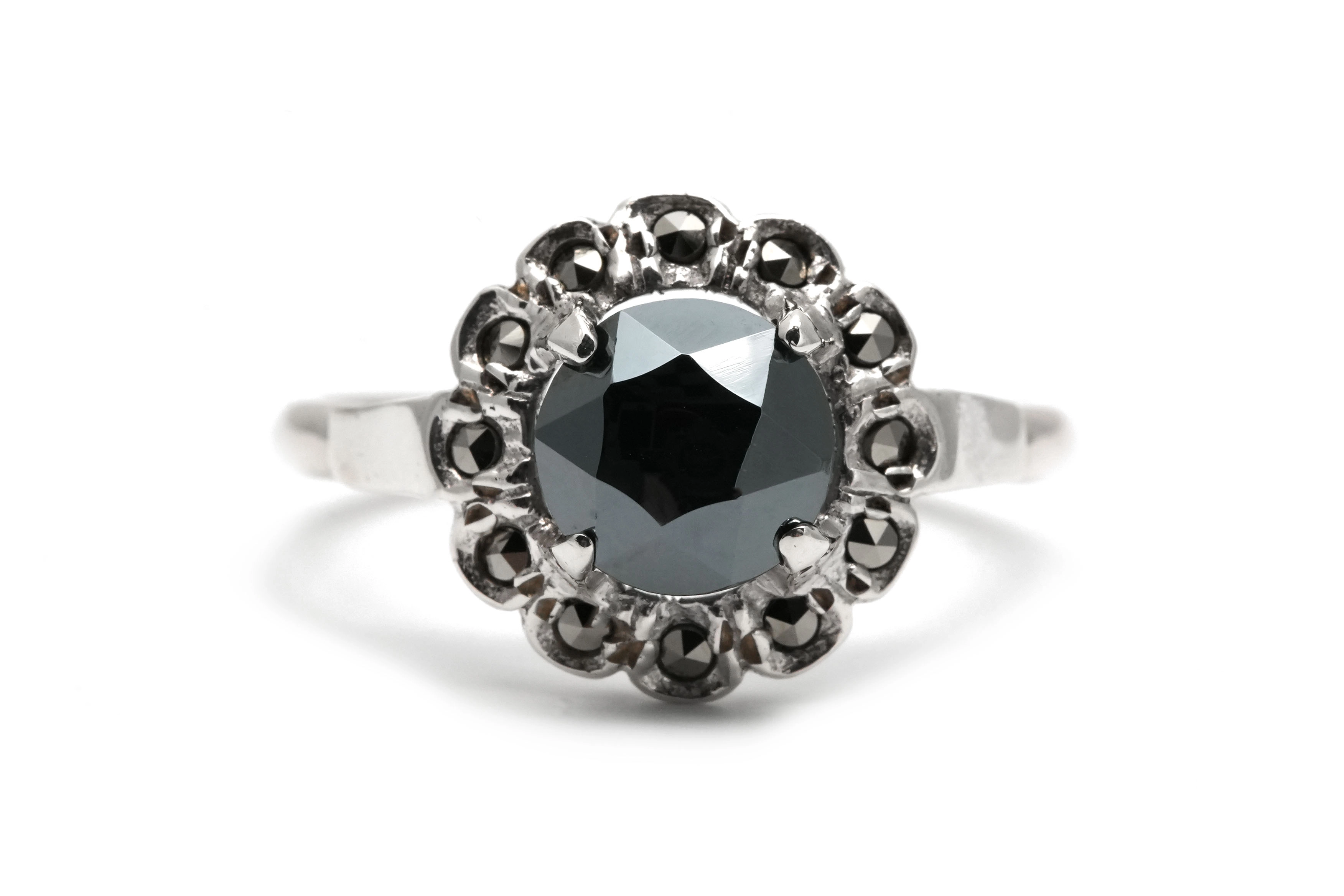 Bague Art Déco en argent 800 sertie d'une hématite et de marcassites