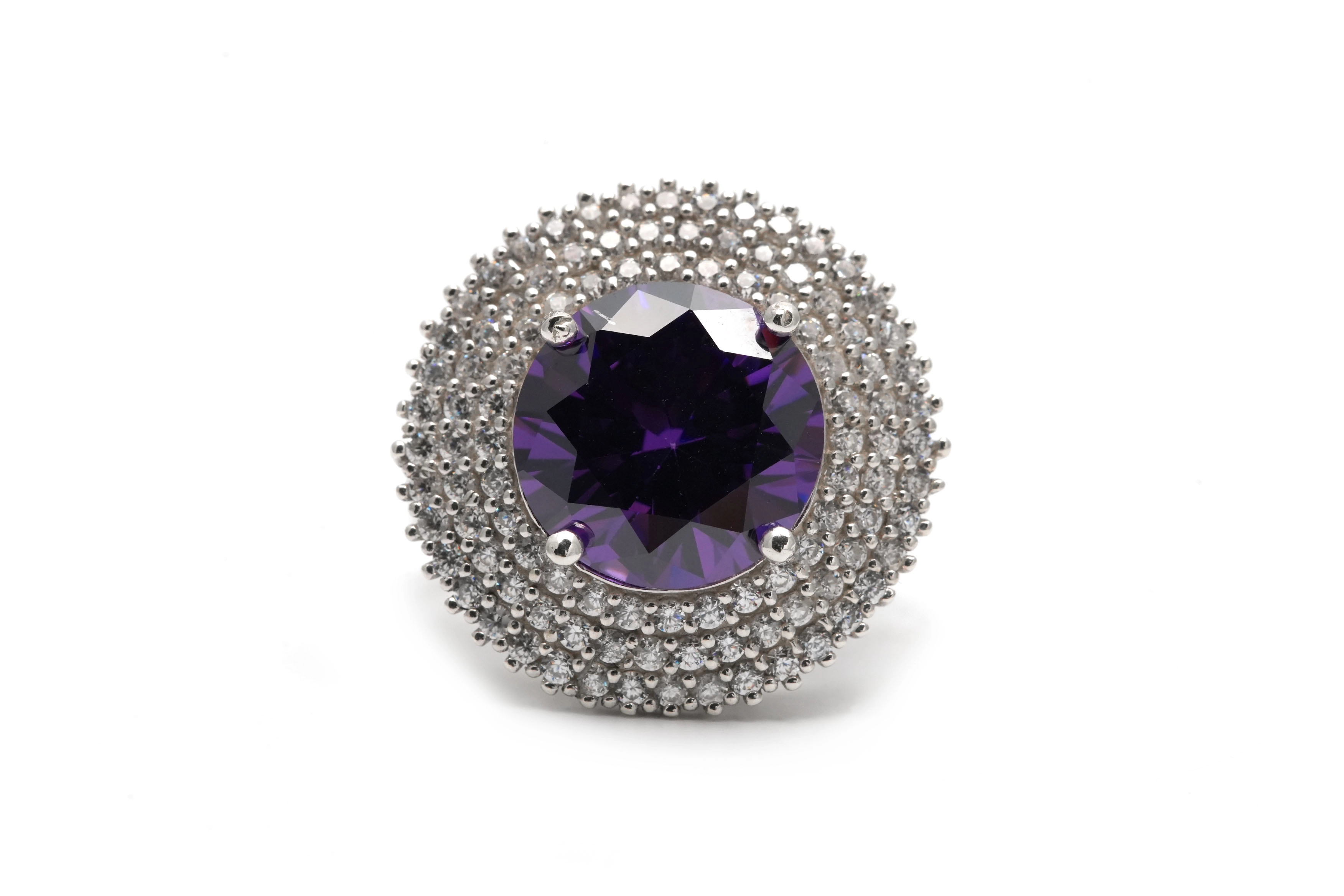 Bague contemporaine en argent 925 sertie de zirconiums