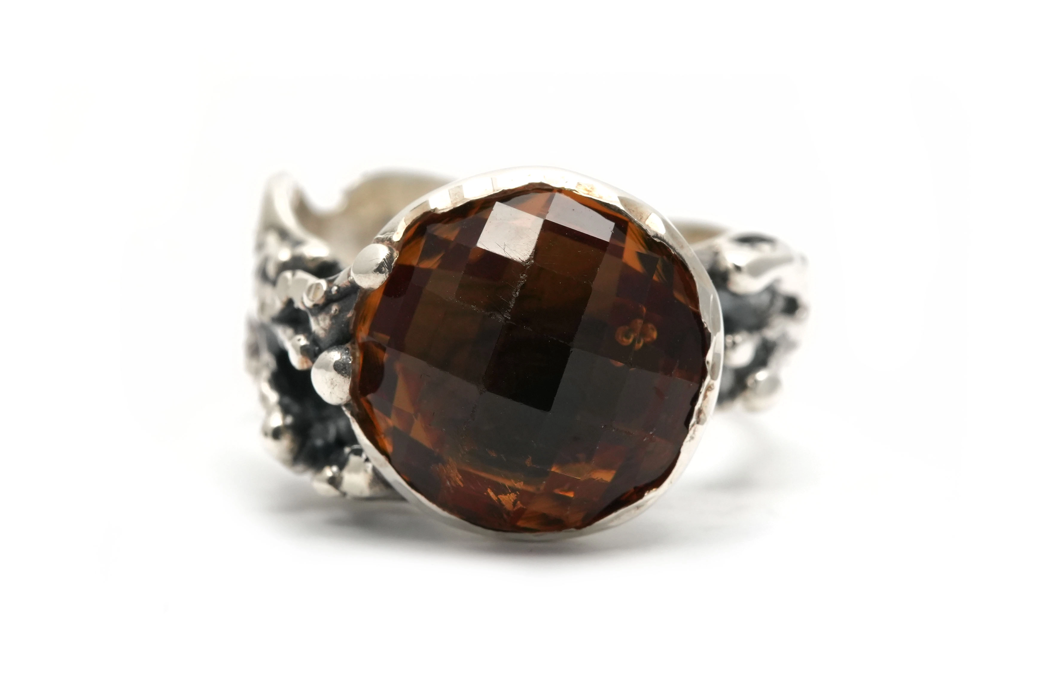 Bague contemporaine en argent 925 sertie d'une topaze