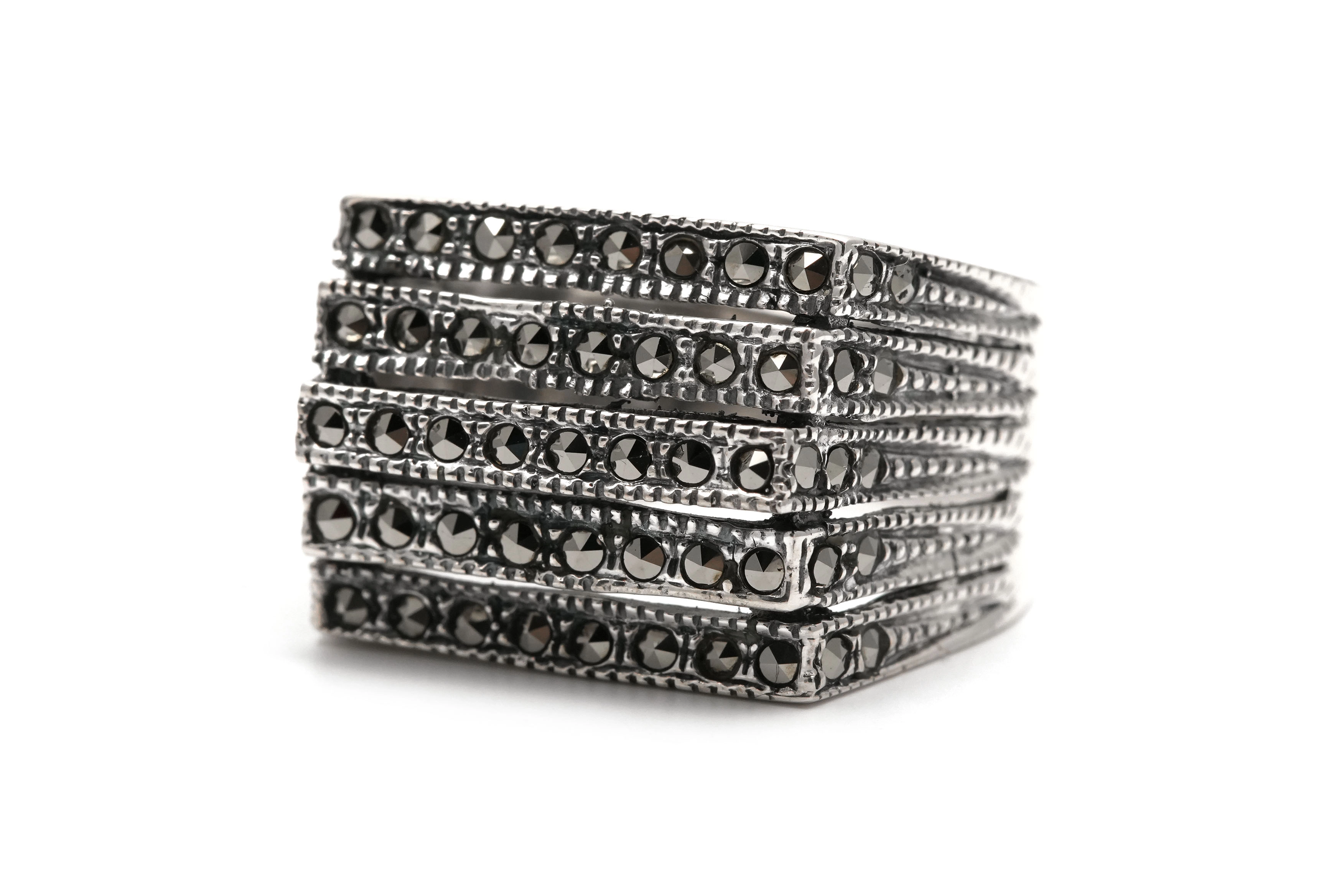 Bague contemporaine en argent 925 sertie de marcassites