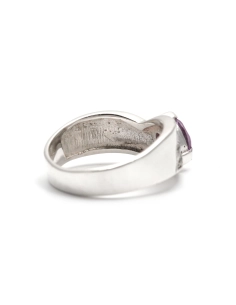 Bague contemporaine en argent 925 sertie d'une améthyste et de marcassites