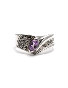Bague contemporaine en argent 925 sertie d'une améthyste et de marcassites