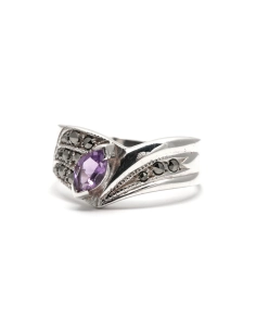 Bague contemporaine en argent 925 sertie d'une améthyste et de marcassites