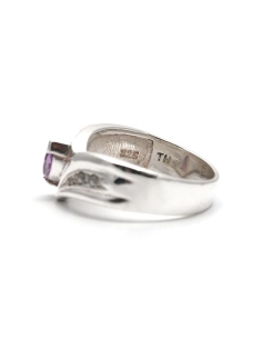 Bague contemporaine en argent 925 sertie d'une améthyste et de marcassites