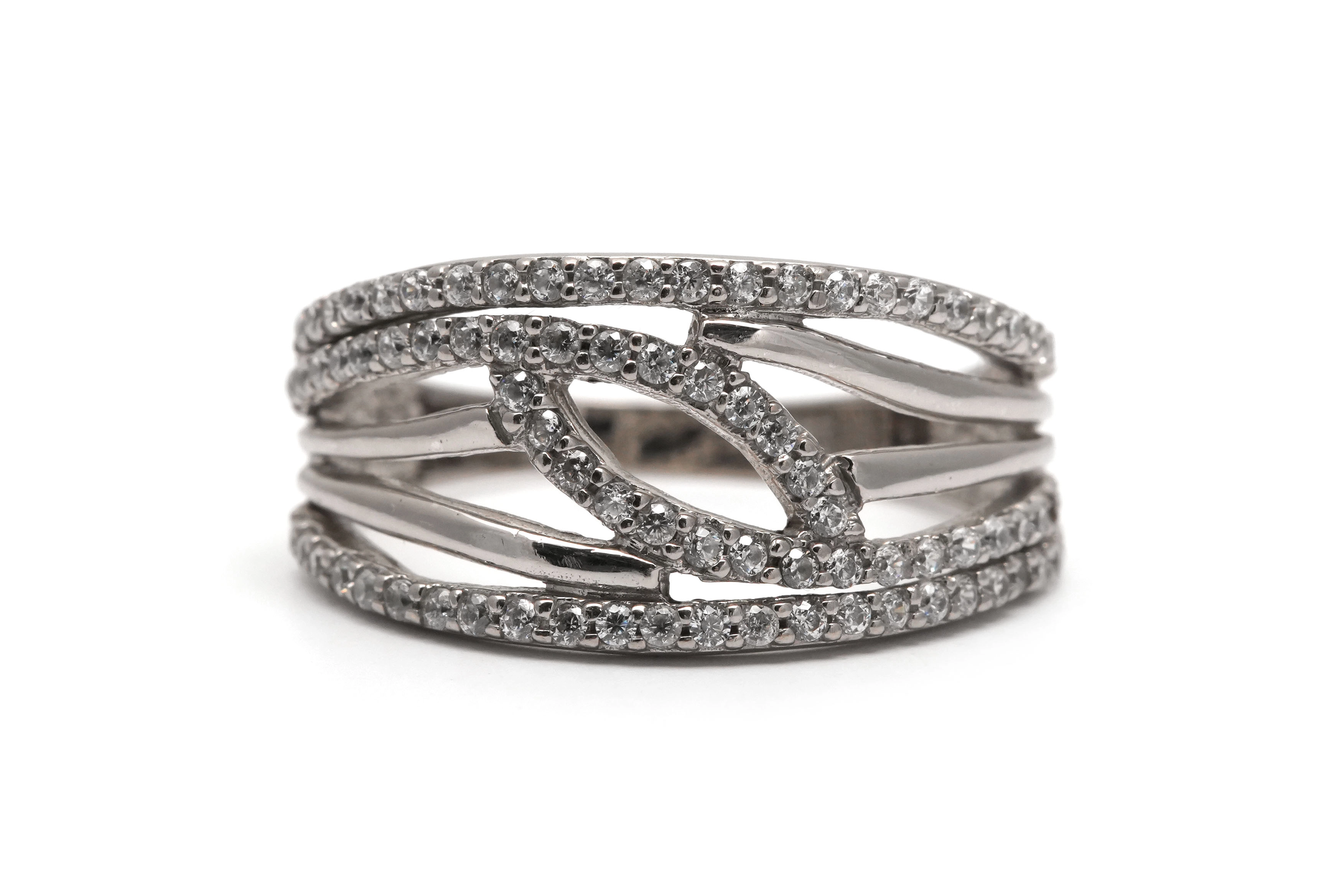 Bague contemporaine en or blanc 18 carats sertie de diamants taille "brillant" (+- 0.57 ct)