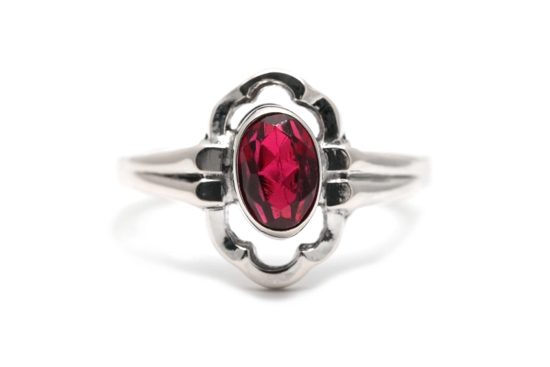 Bague Art Déco en argent 835 sertie d'un grenat -  - 1