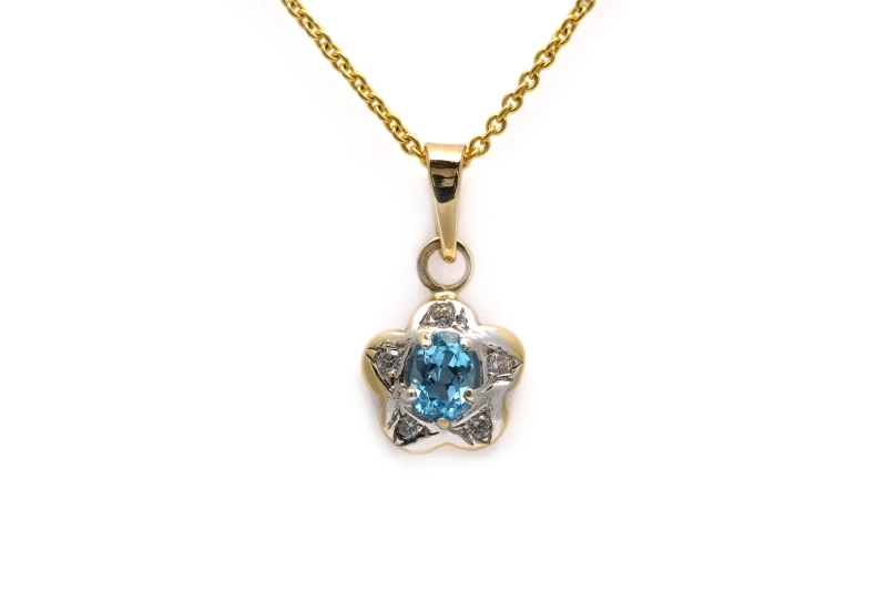 Pendentif contemporain en or jaune et blanc 18 carats serti d'une topaze et de diamants taille "brillant" (+- 0.07ct) - - 1