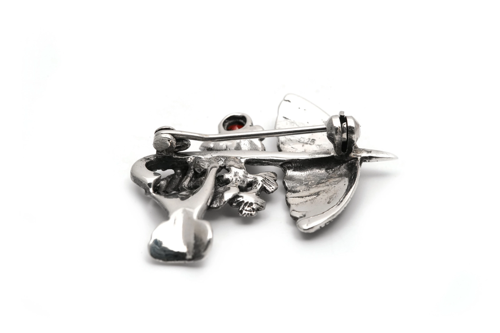 Broche contemporaine en argent 925 sertie d'un grenat et de marcassites