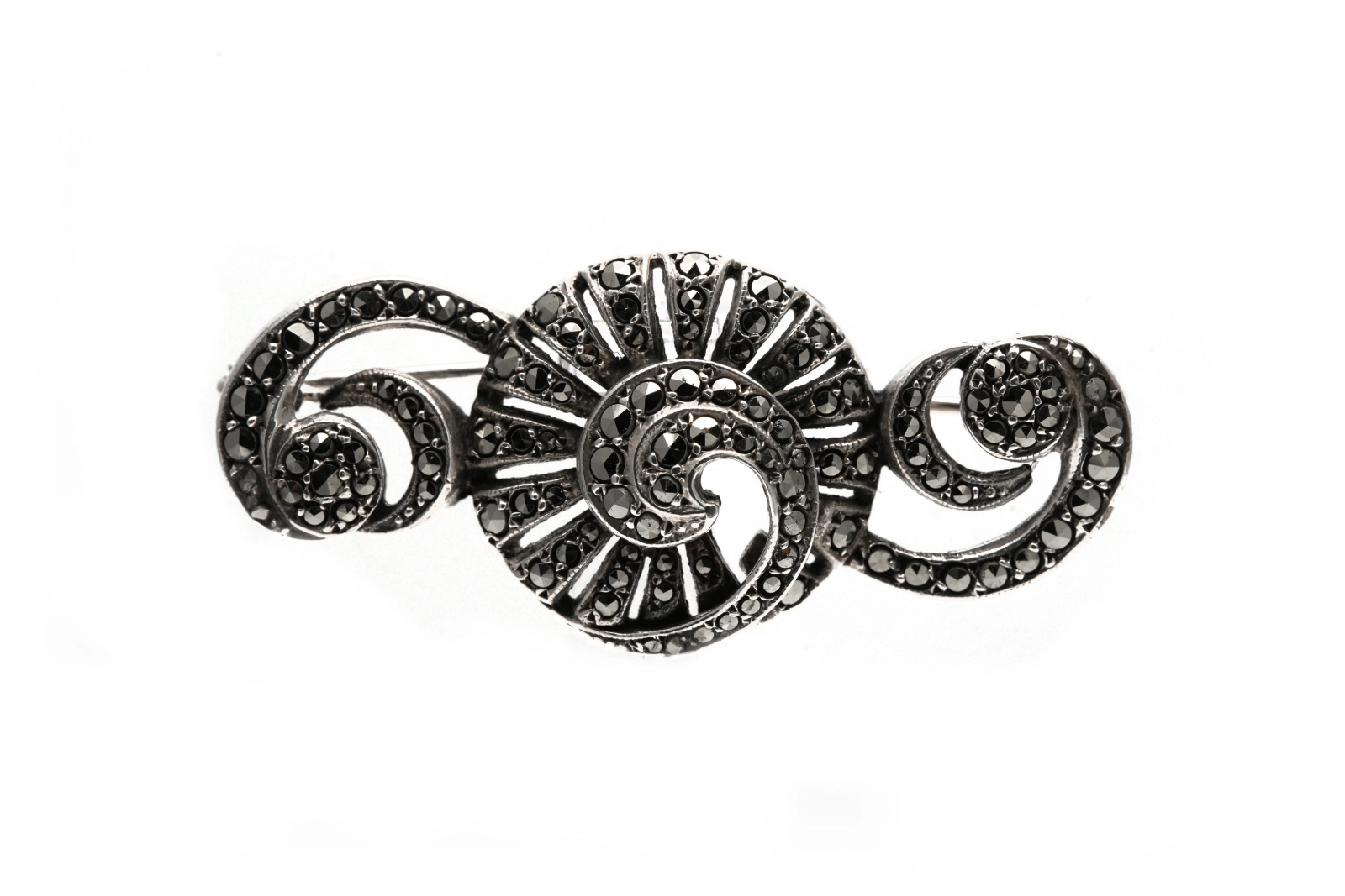 Broche Art Déco en argent sertie de marcassites