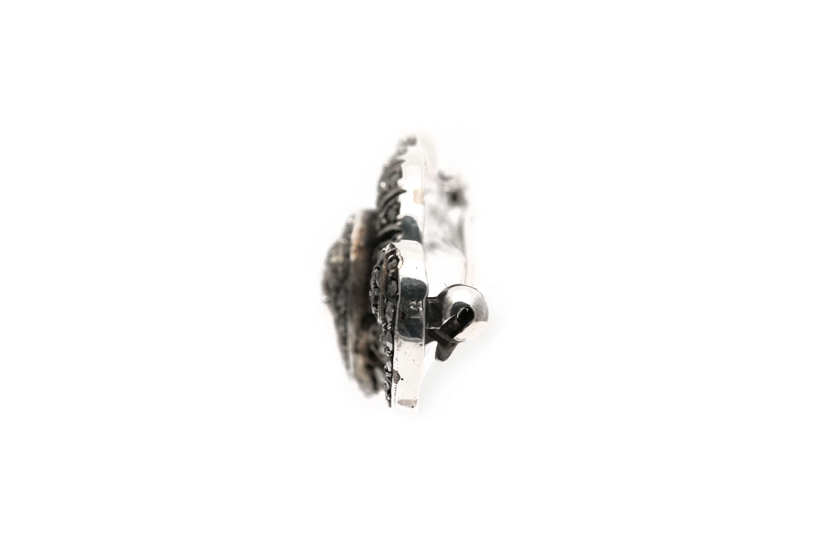 Broche Art Déco en argent sertie de marcassites