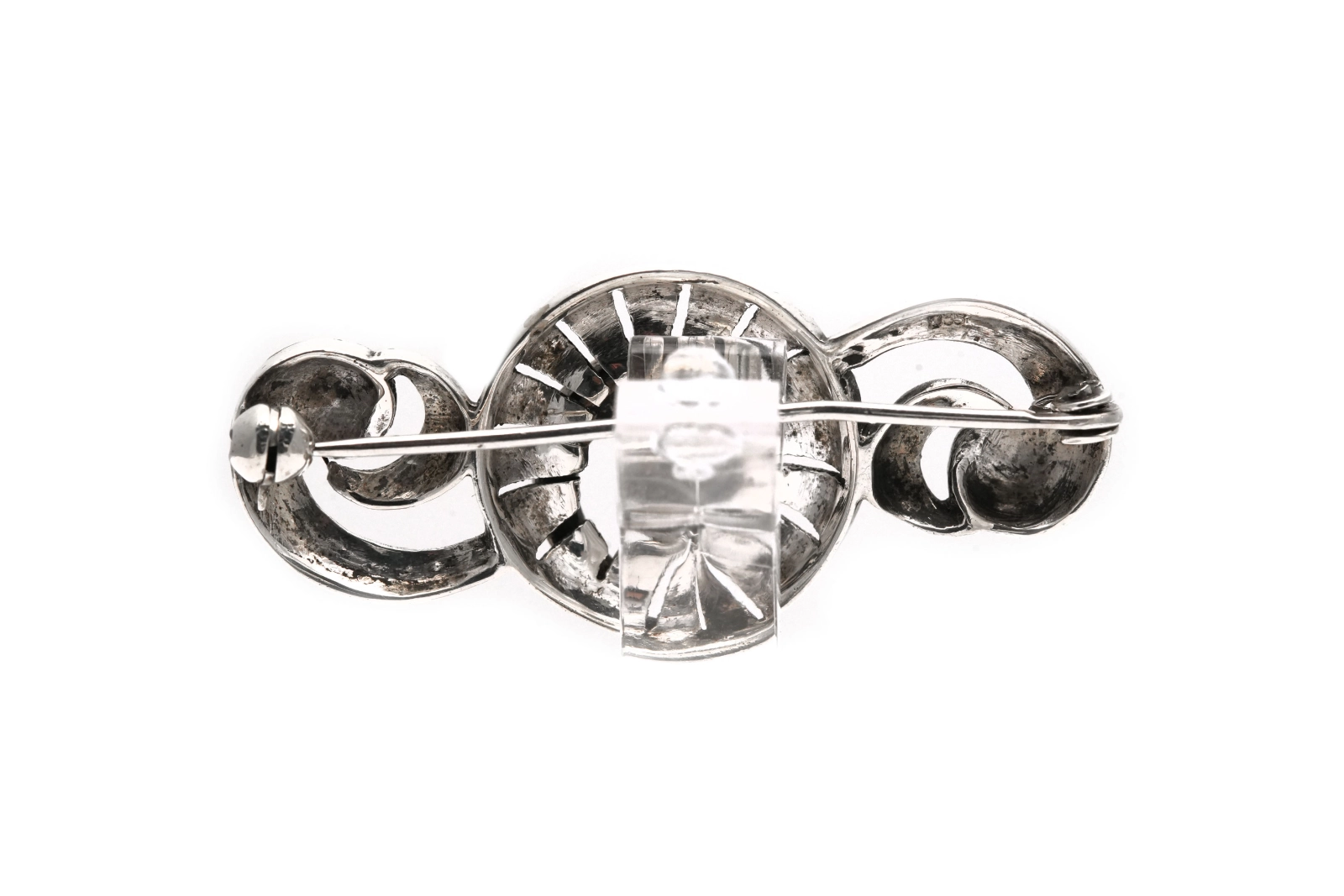 Broche Art Déco en argent sertie de marcassites