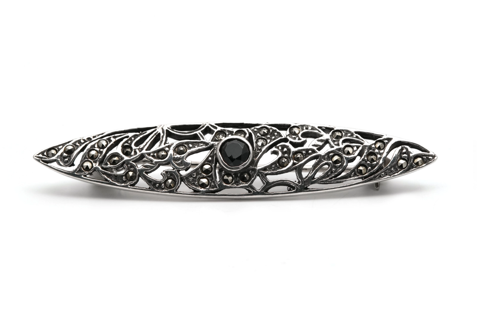Broche Art Déco en argent 925 sertie d'une onyx et de marcassites