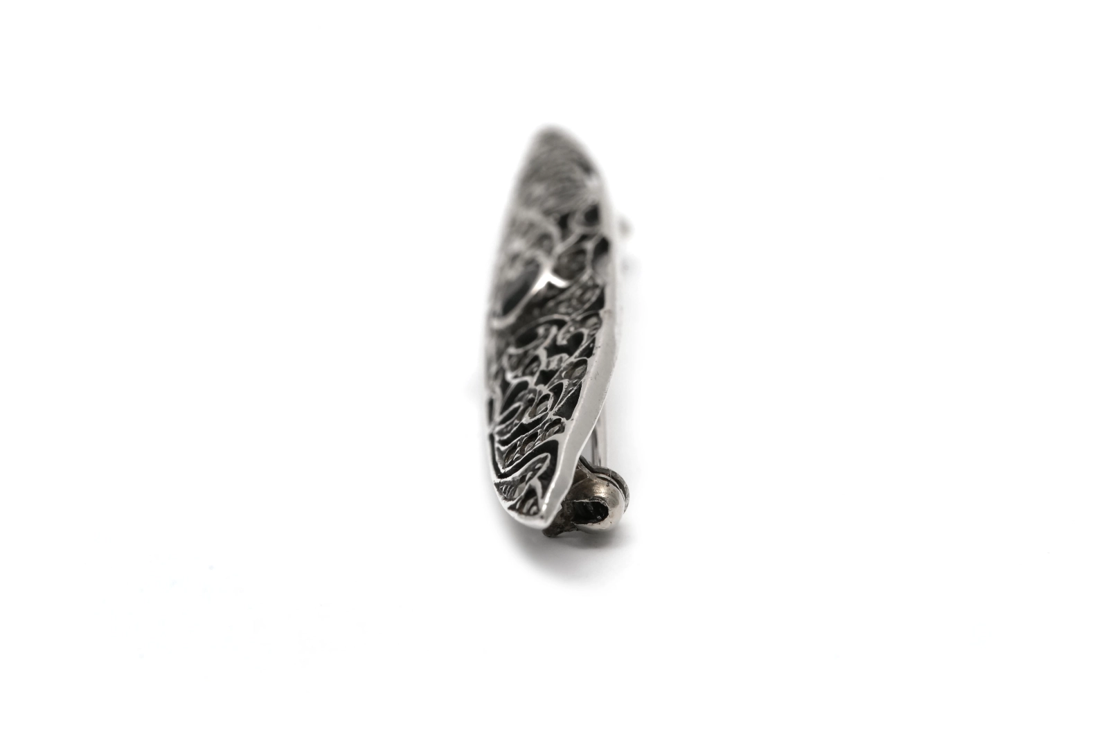 Broche Art Déco en argent 925 sertie d'une onyx et de marcassites