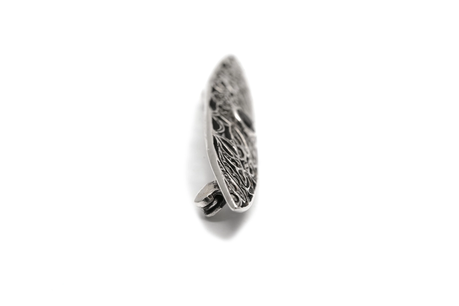 Broche Art Déco en argent 925 sertie d'une onyx et de marcassites