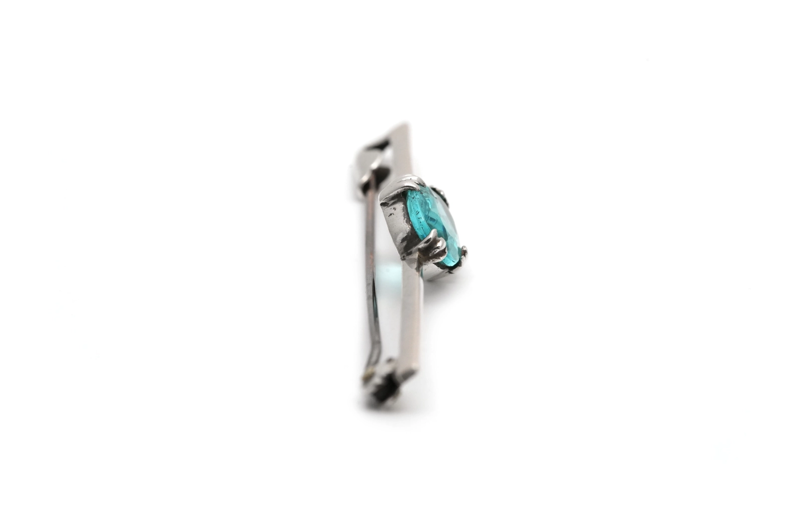 Broche Art Déco en argent sertie d'un cristal