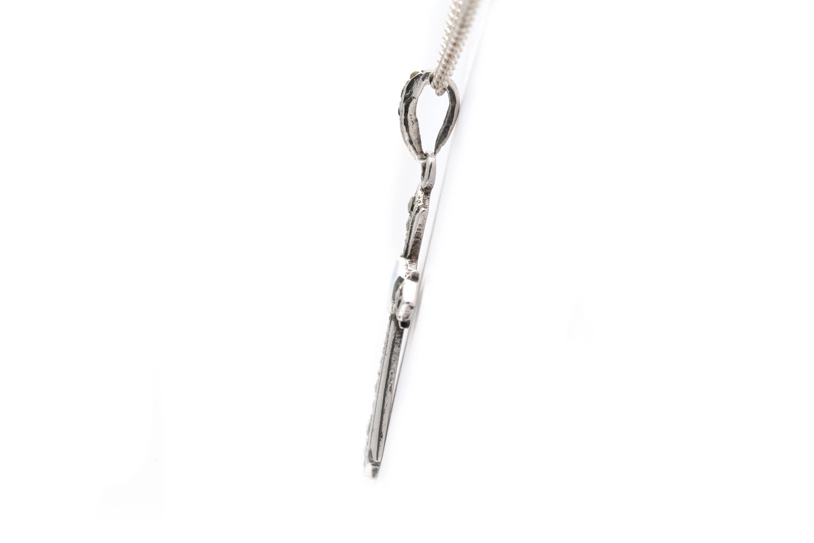 Pendentif Art Déco en argent serti d'émail, de marcassites et de strass