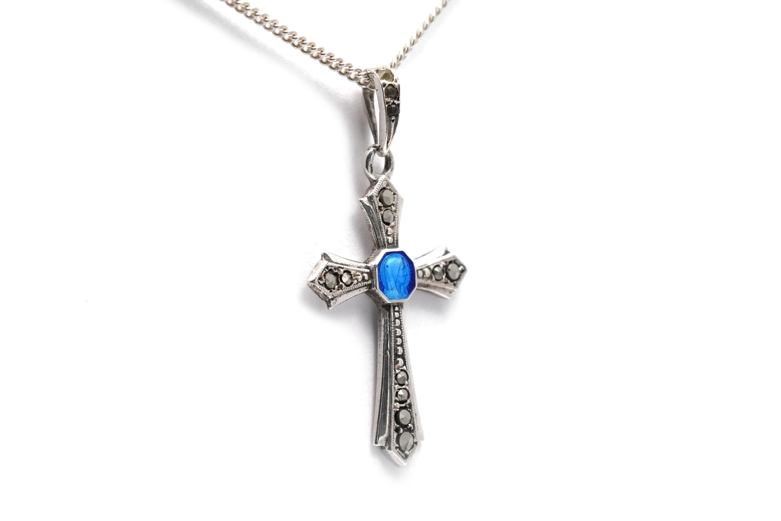 Pendentif Art Déco en argent serti d'émail, de marcassites et de strass