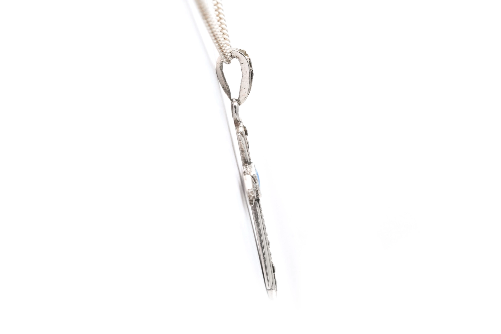 Pendentif Art Déco en argent serti d'émail, de marcassites et de strass