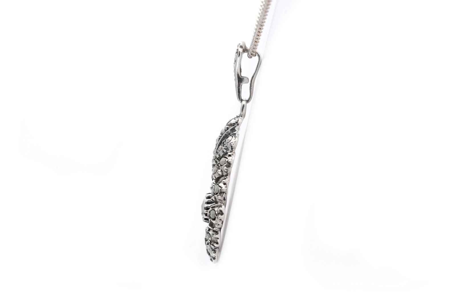 Pendentif Art Déco en argent serti de marcassites