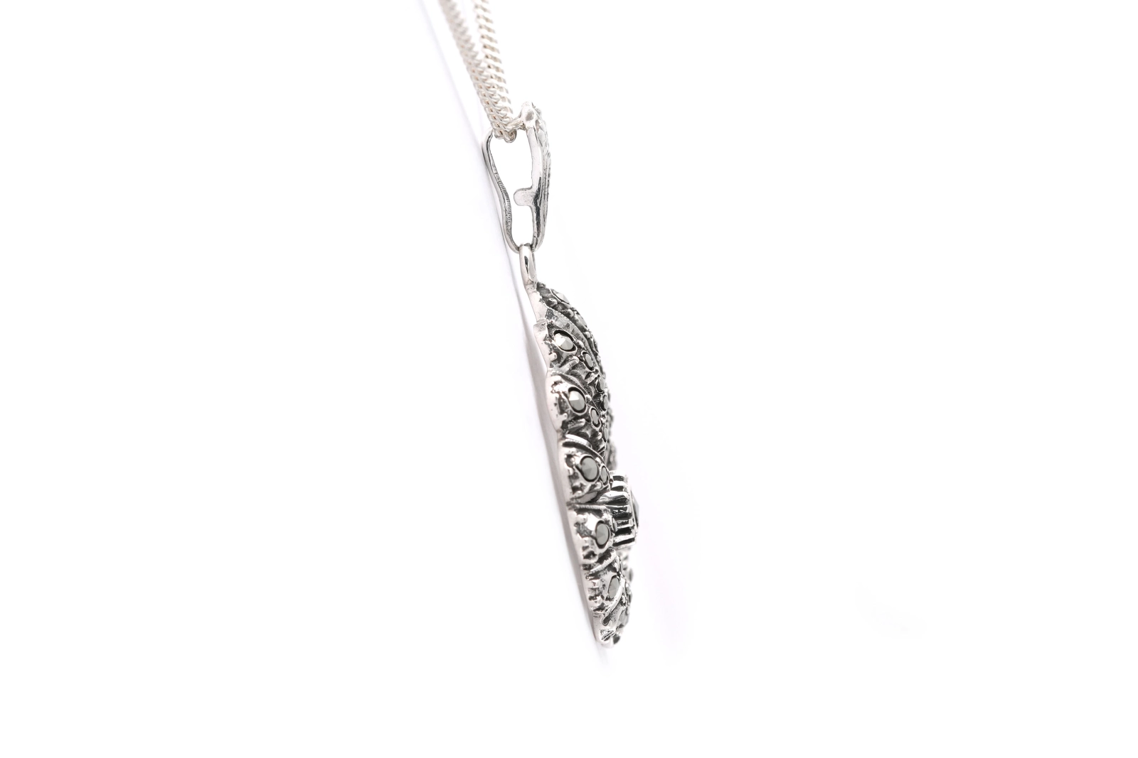 Pendentif Art Déco en argent serti de marcassites
