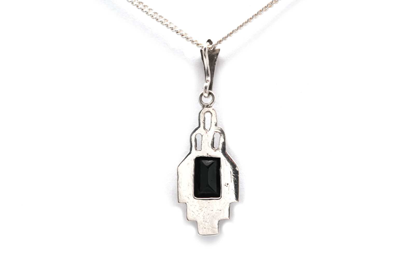 Pendentif Art Déco en argent serti d'une onyx et de marcassites