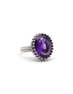 Bague Années 70 en or blanc 18 carats sertie d'une améthyste