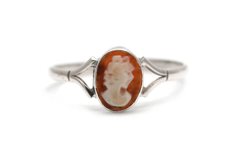 Bague Années 70 en argent 800 sertie d'un camée