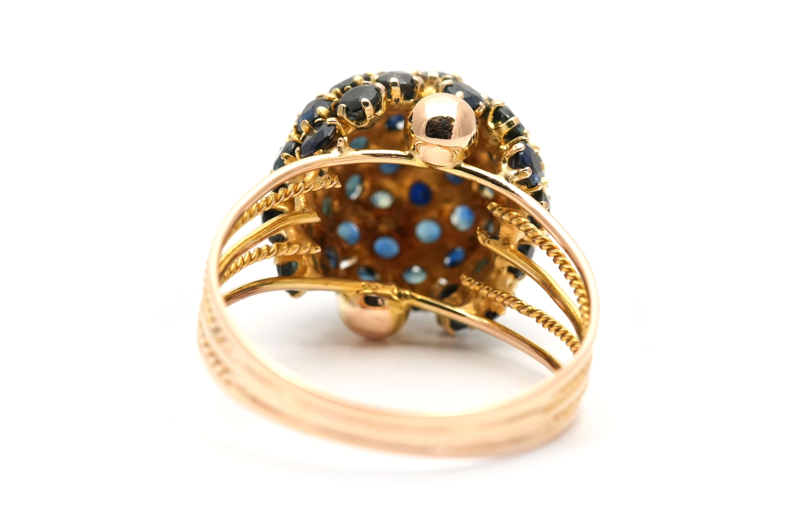 Bague contemporaine en or jaune 14 carats sertie de saphirs