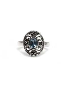 Bague contemporaine en argent sertie d'une topaze