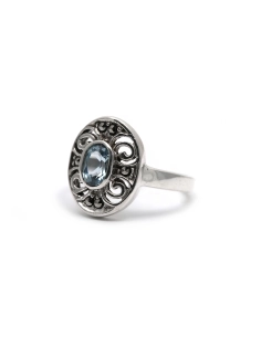 Bague contemporaine en argent sertie d'une topaze