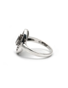 Bague contemporaine en argent sertie d'une topaze