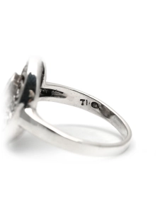 Bague contemporaine en argent sertie d'une topaze