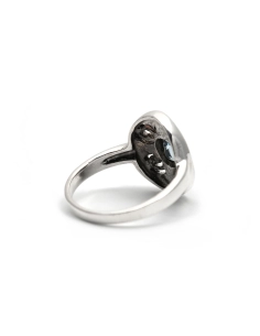 Bague contemporaine en argent sertie d'une topaze