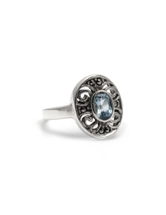 Bague contemporaine en argent sertie d'une topaze