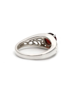 Bague contemporaine en argent 925 sertie d'un grenat