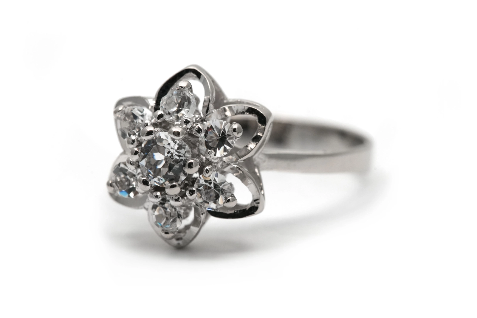Bague Années 70 en argent 925 sertie de strass