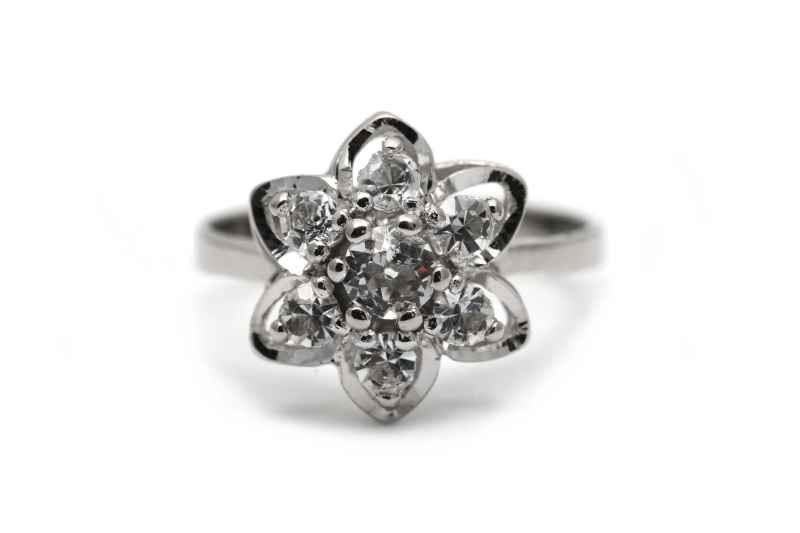 Bague Années 70 en argent 925 sertie de strass