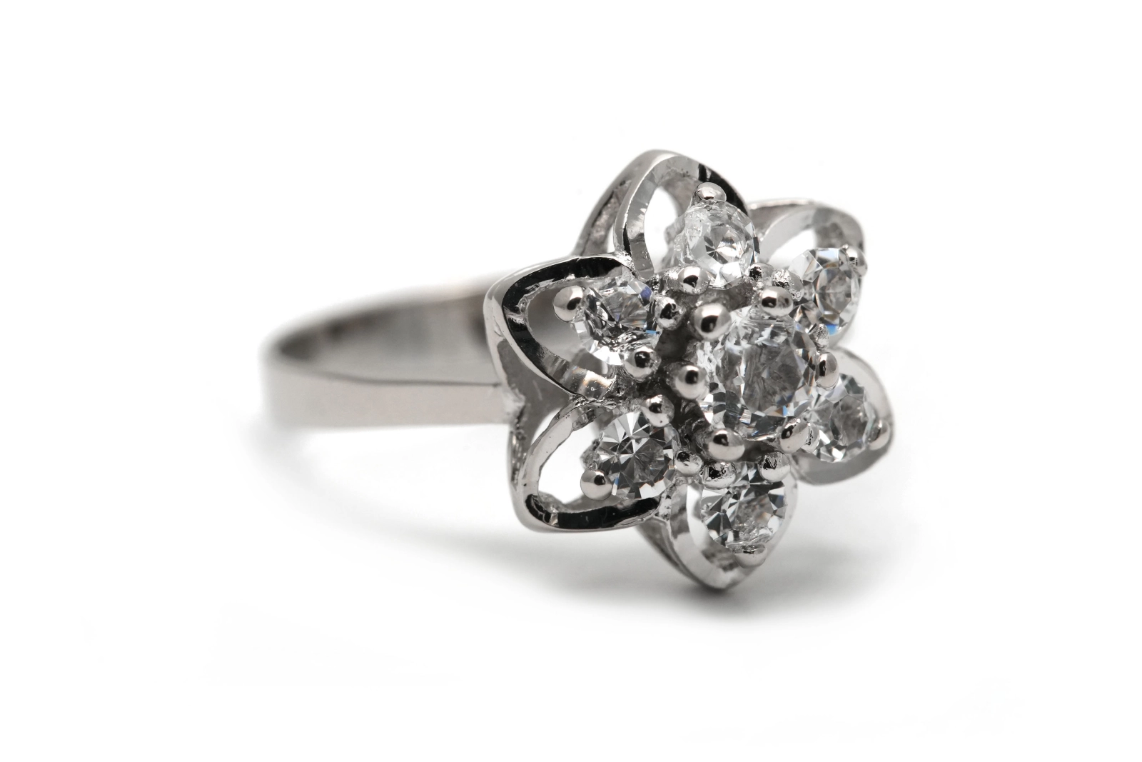 Bague Années 70 en argent 925 sertie de strass