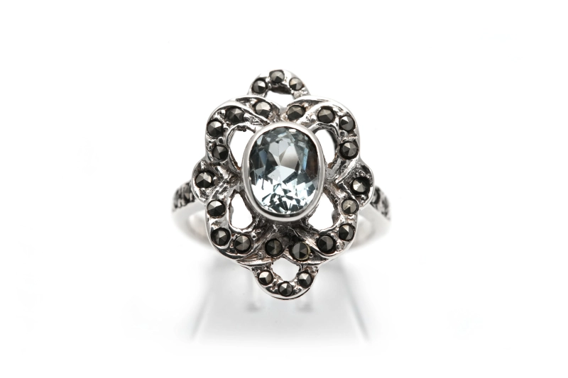 Bague Art Déco en argent 925 sertie d'une topaze et de marcassites