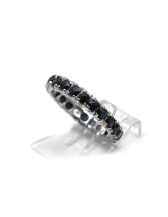 Bague contemporaine en argent 925 sertie de saphirs
