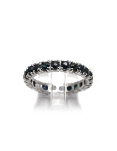 Bague contemporaine en argent 925 sertie de saphirs