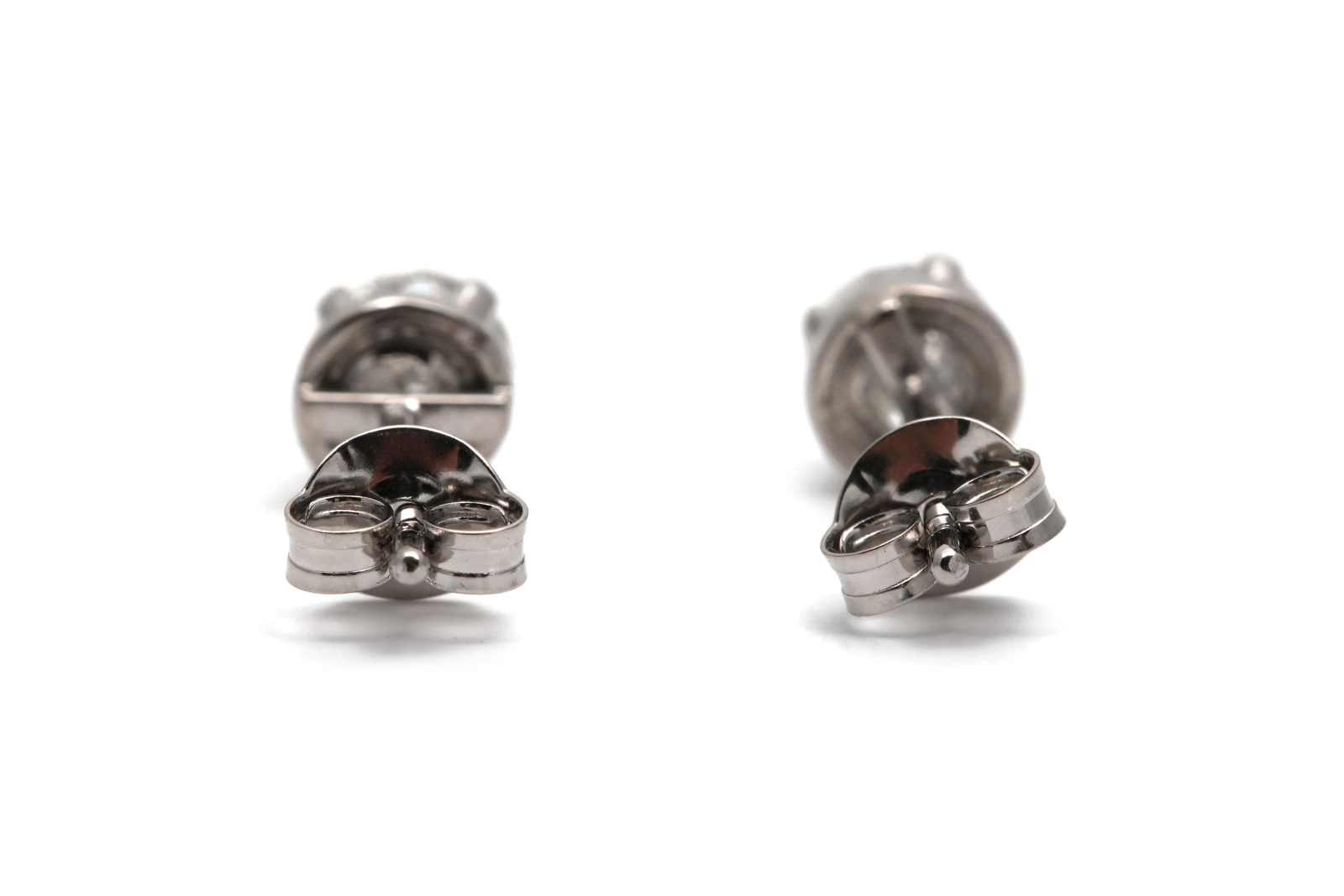 Boucles d'oreilles Années 70 en or blanc 18 carats serties de diamants taille "brillant" (+-0.8 ct)